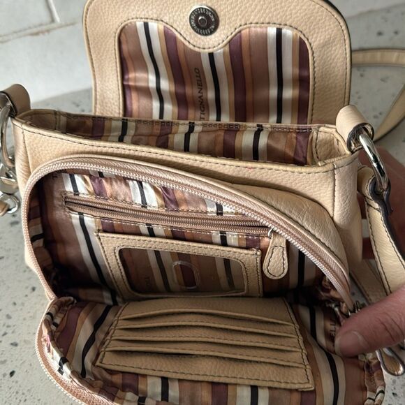 Tignanello Cream Pebbled Leather Crossbody Built in Wallet Shoulder Bag Travel - Picture 6 of 14